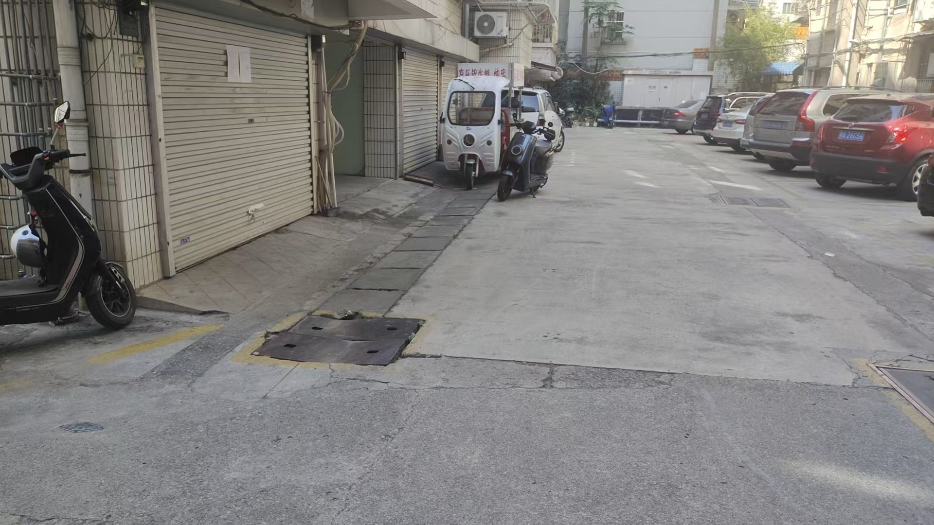 广西大红鹰dhy集团建政路51号院内车库招租公告